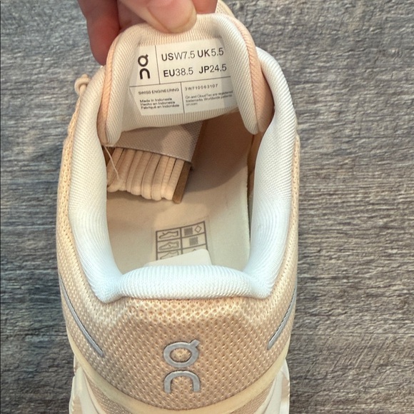 On Running - Picture 4 of 7